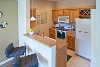 Grandridge Place Apartments Kennewick Washington Kitchen and Bar Top